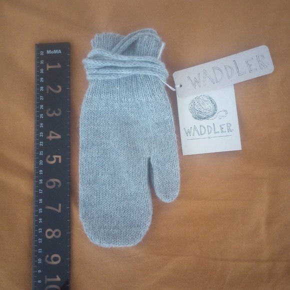 Waddler-Mittens with strings -Large (5-10 years old)-New - Picture 2 of 5